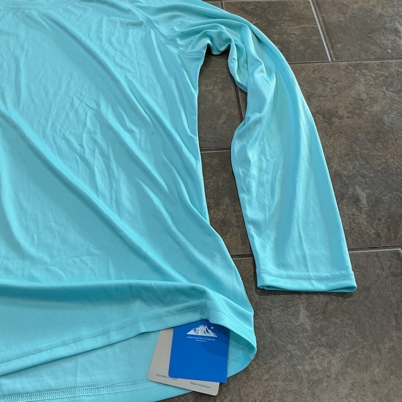 🔥3/$42 with FREE SHIPPING🔥 Light Blue Long Sleeve sun protection Shirt - Picture 3 of 4